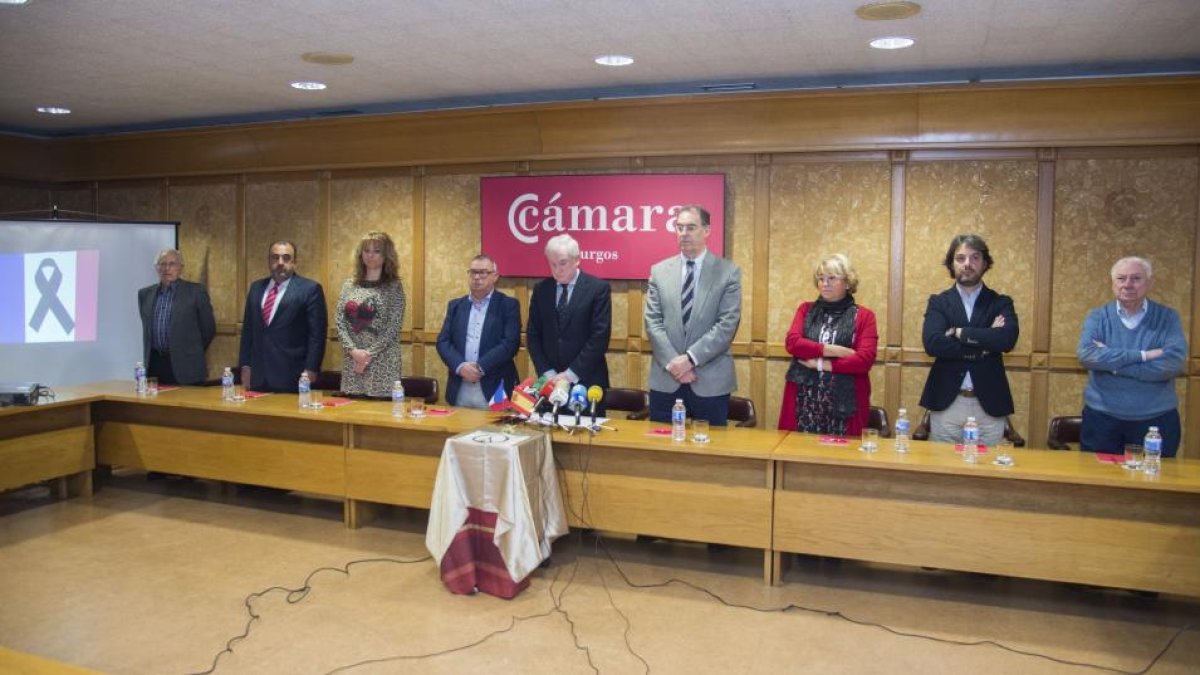 El presidente de la Cámara de Comercio, Industria y Servicios de Burgos, Antonio Méndez Pozo, acompañado de los plenarios, ofrece una rueda de prensa para informar sobre el posicionamiento de esta institución ante las próximas elecciones generales del 20 -ICAL