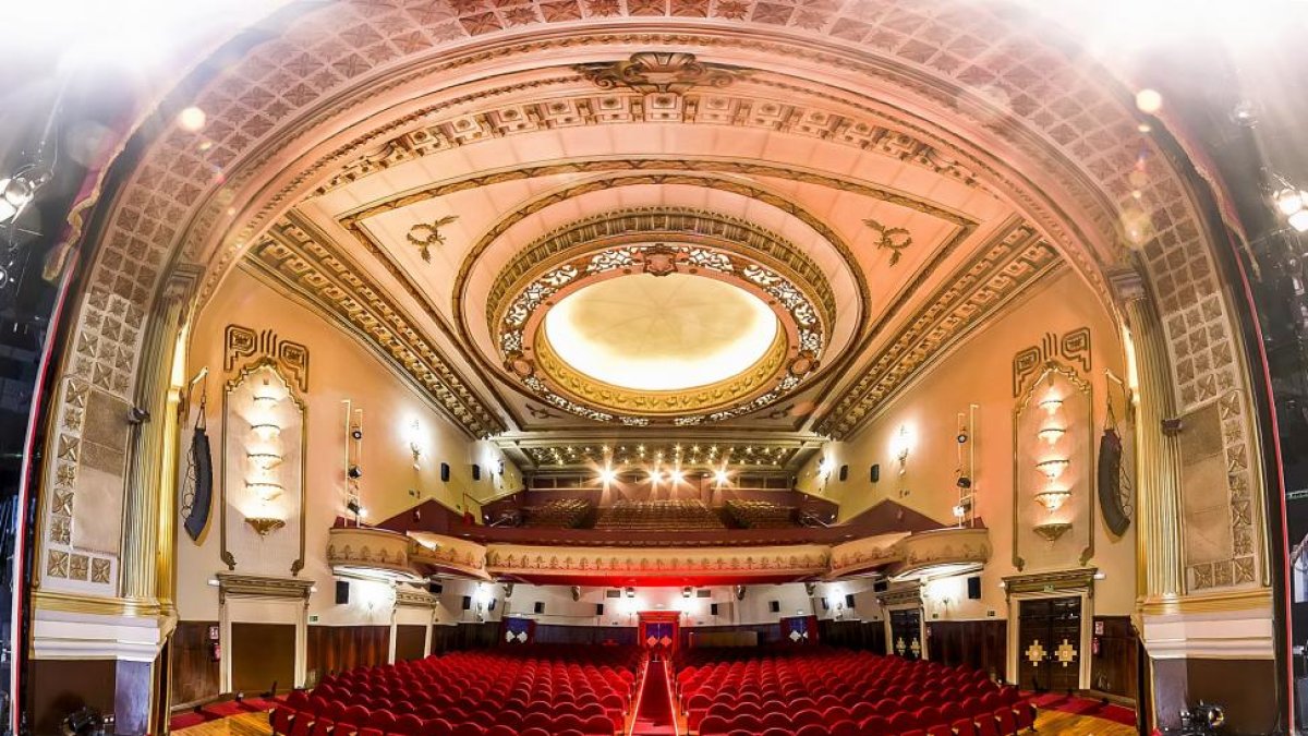 Vistas desde el escenario de teatro Carrión.-Imagen escogida de la página teatrocarrion.com.