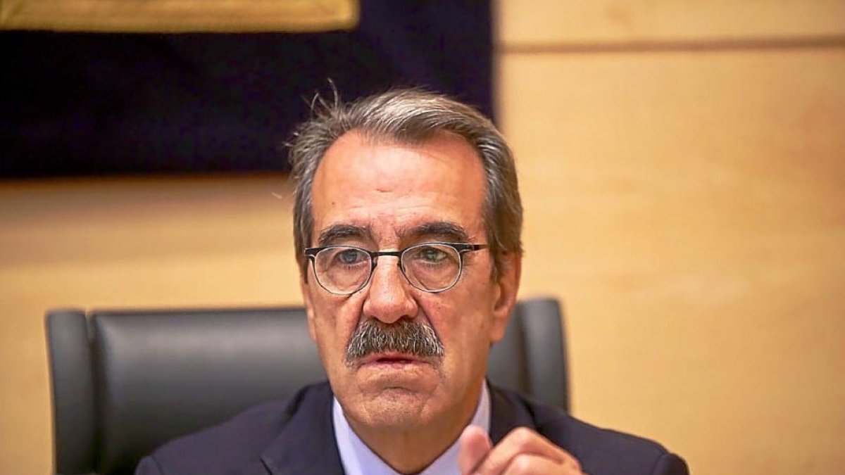 Emilio Ontiveros, ayer en las comisión de investigación de las Cortes.-ICAL
