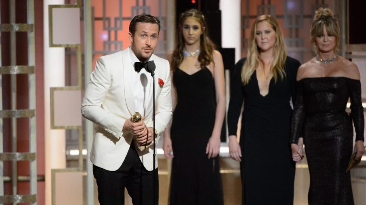Ryan Gosling, durante su discurso de aceptación del Globo de Oro, que ha dedicado a su esposa, Eva Mendes.-EFE
