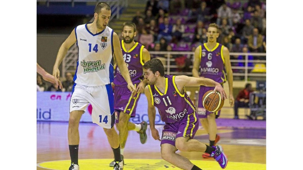 Mikel Uriz en el partido disputado contra el CB. Prat Joventut-P. REQUEJO