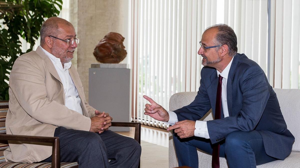 Francisco Igea y Luis Fuentes, en un momento de la reunión dentro de la ronda de contactos.-ICAL