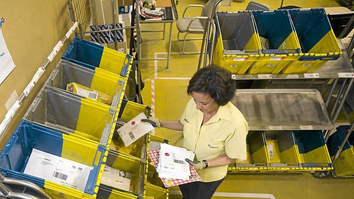 Centro de Correos en el polígono San Cristóbal. Imagen de archivo. PHOTOGENIC/ PABLO REQUEJO.
