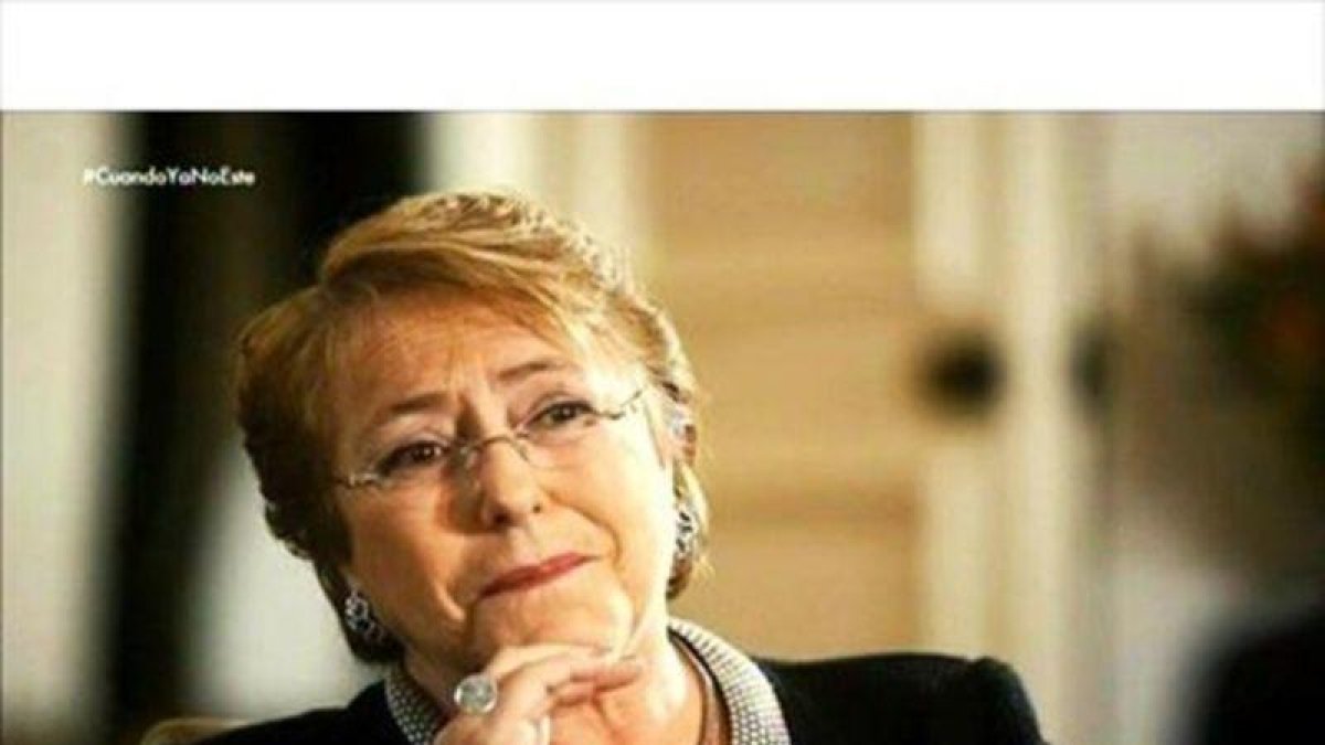 La presidenta de Chile, Michelle Bachelet, con Iñaki Gabilondo.-EL PERIÓDICO