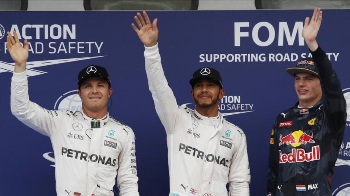 Rosberg, Hamilton y Verstappen, hoy en Sepang.-VINCENT THIAN