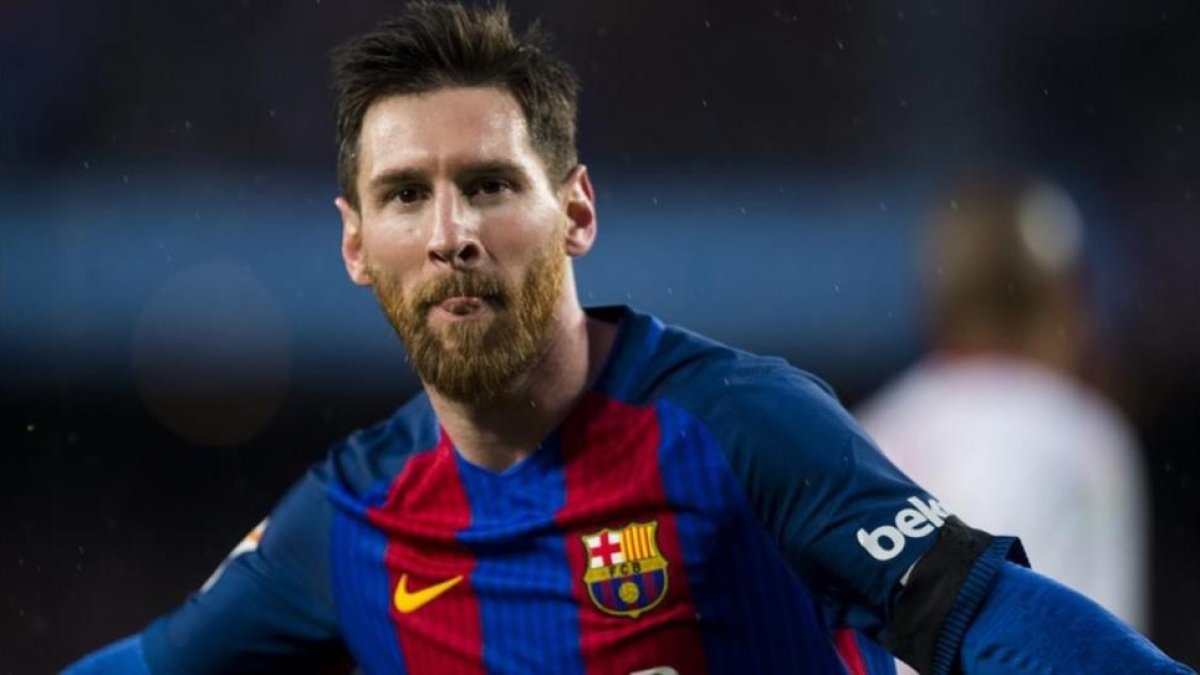 Messi celebra un gol en el último partido de Liga frente al Sevilla.-JORDI COTRINA