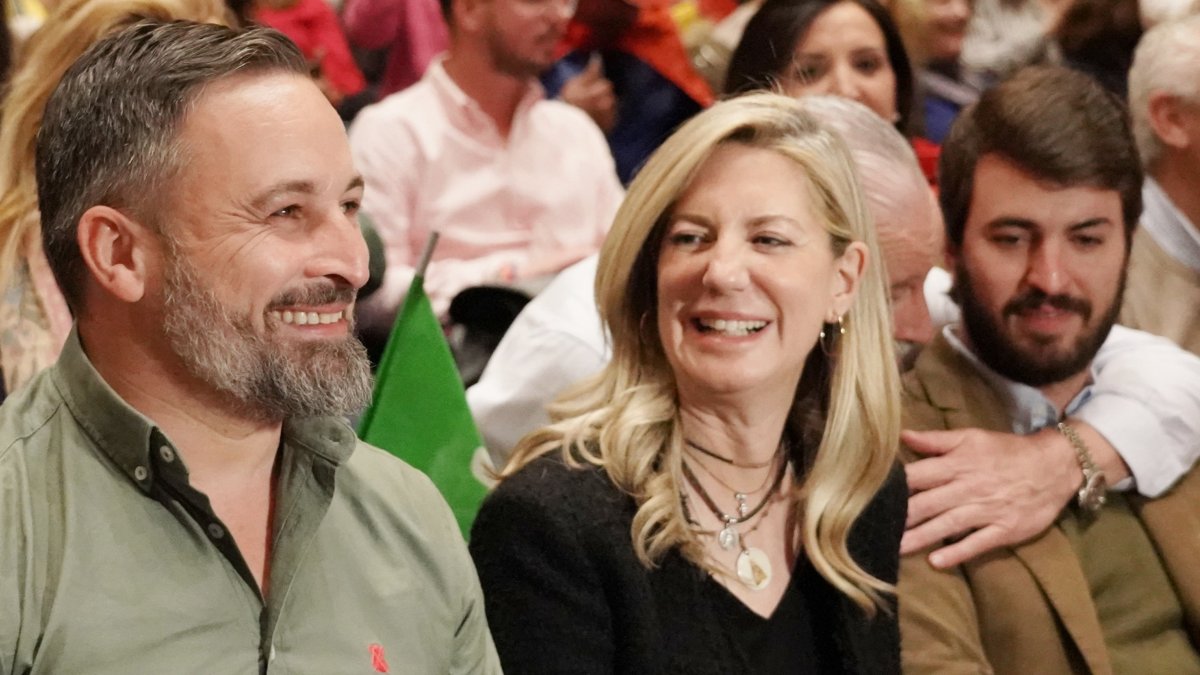 Santiago Abascal, Irene Carvajal y Juan García-Gallardo.-ICAL.