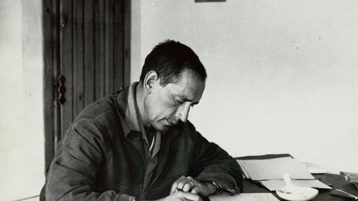 «Ni campo, ni niños». Con esta novela, Delibes abandona los ambientes rurales o los niños para penetrar en el alma humana. «Estoy escribiendo una novela sin niños, ni campo», le dijo a su editor.-E.M.