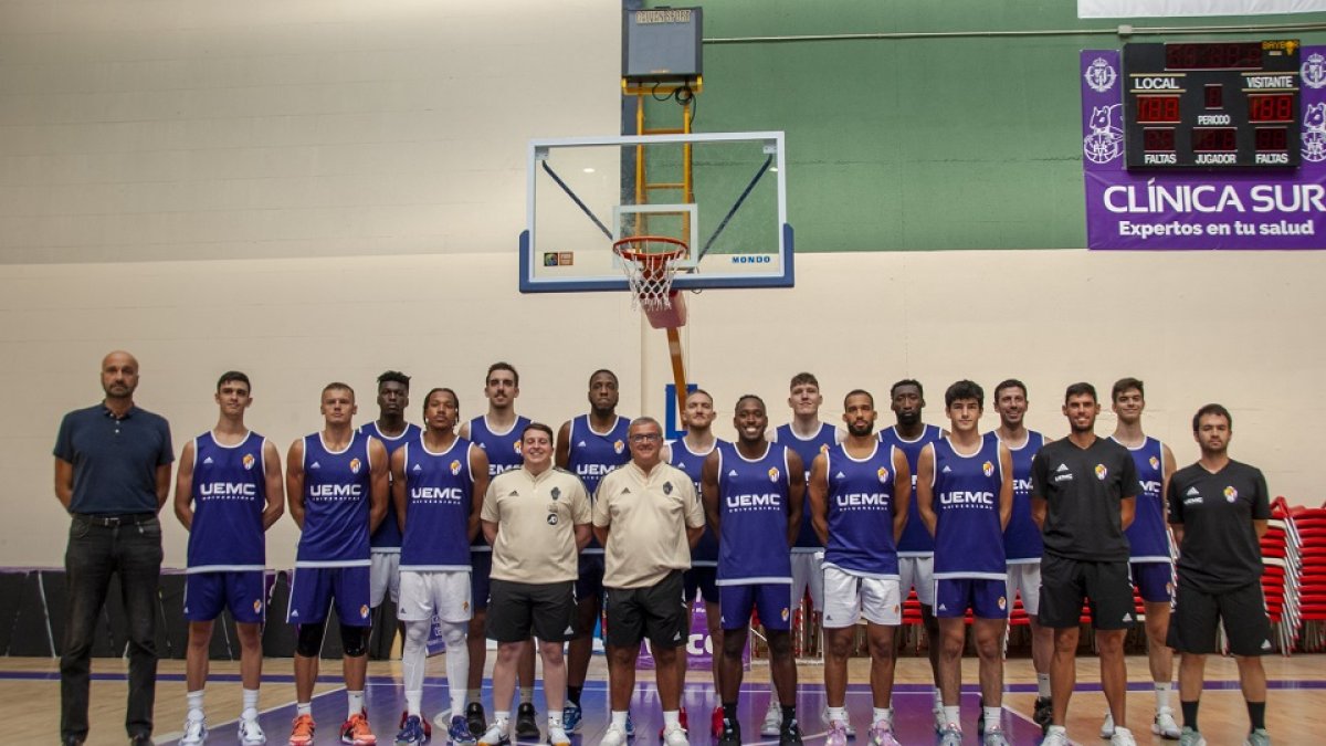 Foto de plantilla del Real Valladolid Baloncesto antes de la marcha de Gilbert. / ANA PUENTE / RVB