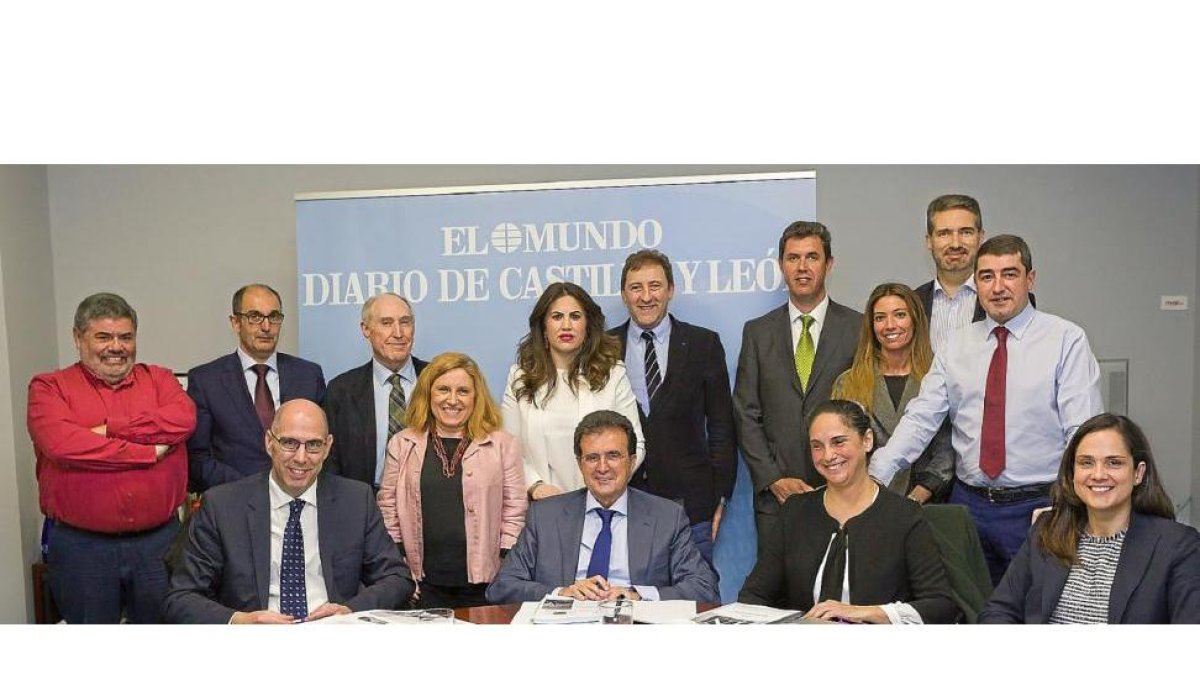 Los miembros del jurado de la sexta edición del Premio Innovadores. Sentados: Carlos Martín Tobalina, José Luis Ulibarri, Almudena Ramón y Adriana Ulibarri. De pie: J. Luis F. del Corral, Pedro Pisonero, J. Ramón Perán, Yolanda Calvo, Imelda Rodríguez, To-P. REQUEJO