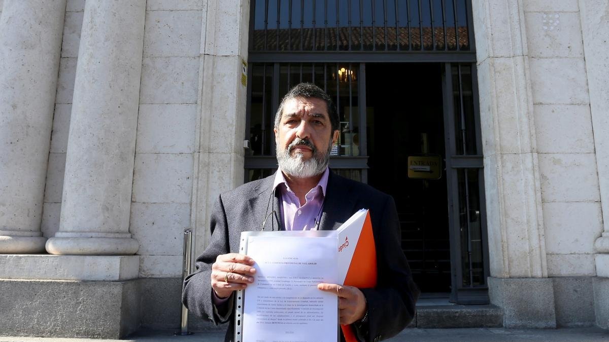 Manuel Mitadiel, el día que se personó ante los juzgados para presentar la denuncia del Hubu ante la Fiscalía.-ICAL