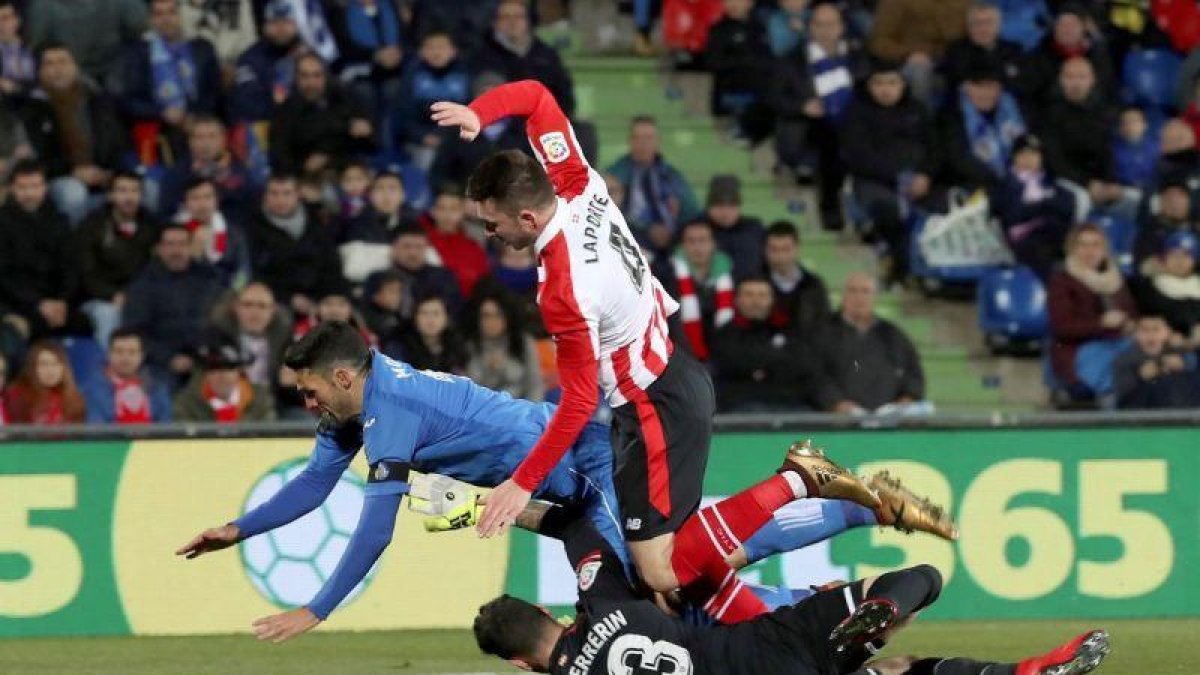 Laporte, en una acción de la Liga.-EFE / KIKO HUESCA