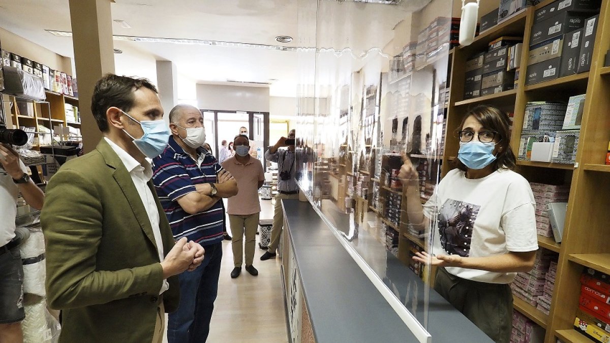 El presidente de la Diputación de Valladolid visita los municipios de Pedrajas de San Esteban y de Iscar tras la fase de confinamiento | E. M