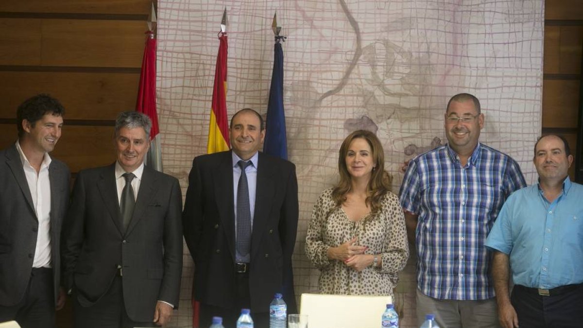 La consejera de Agricultura y Ganadería, Silvia Clemente, se reúne con la Comunidad de Regantes de Payuelos (León)-Ical
