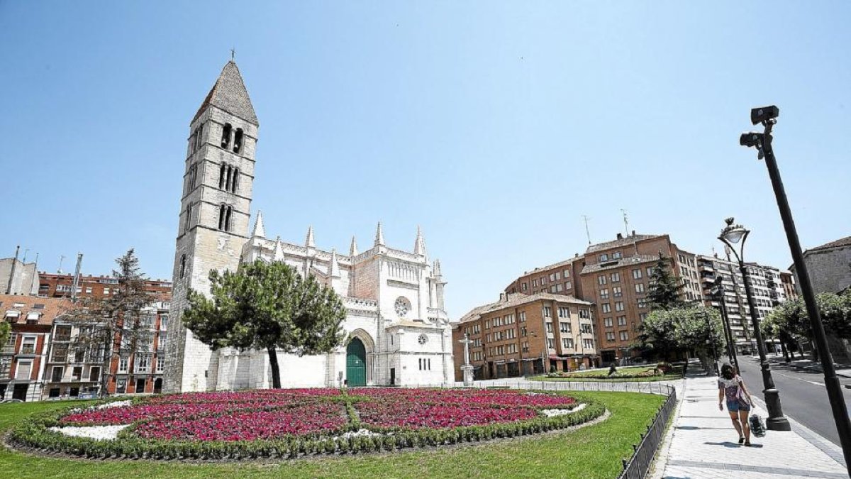 Jardines de La Antigua en los que estaba previsto el aparcamiento subterráneo.-E. M.