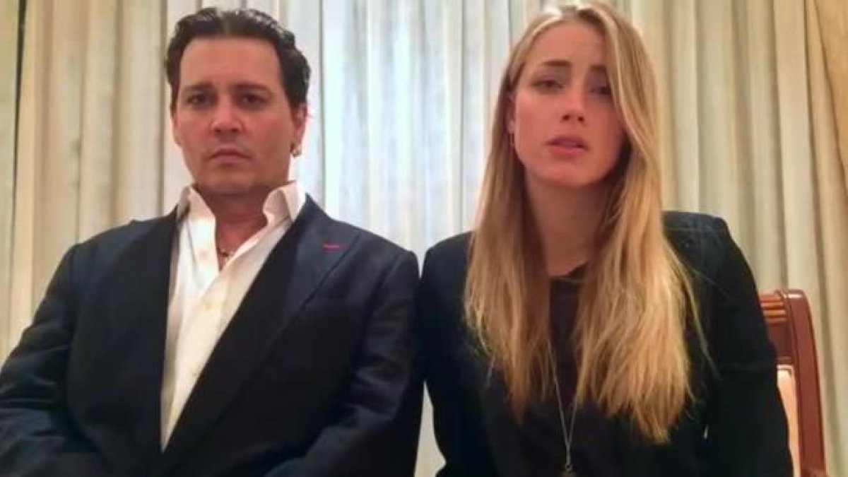 En el vídeo, la pareja se disculpa de una forma poco creible.-