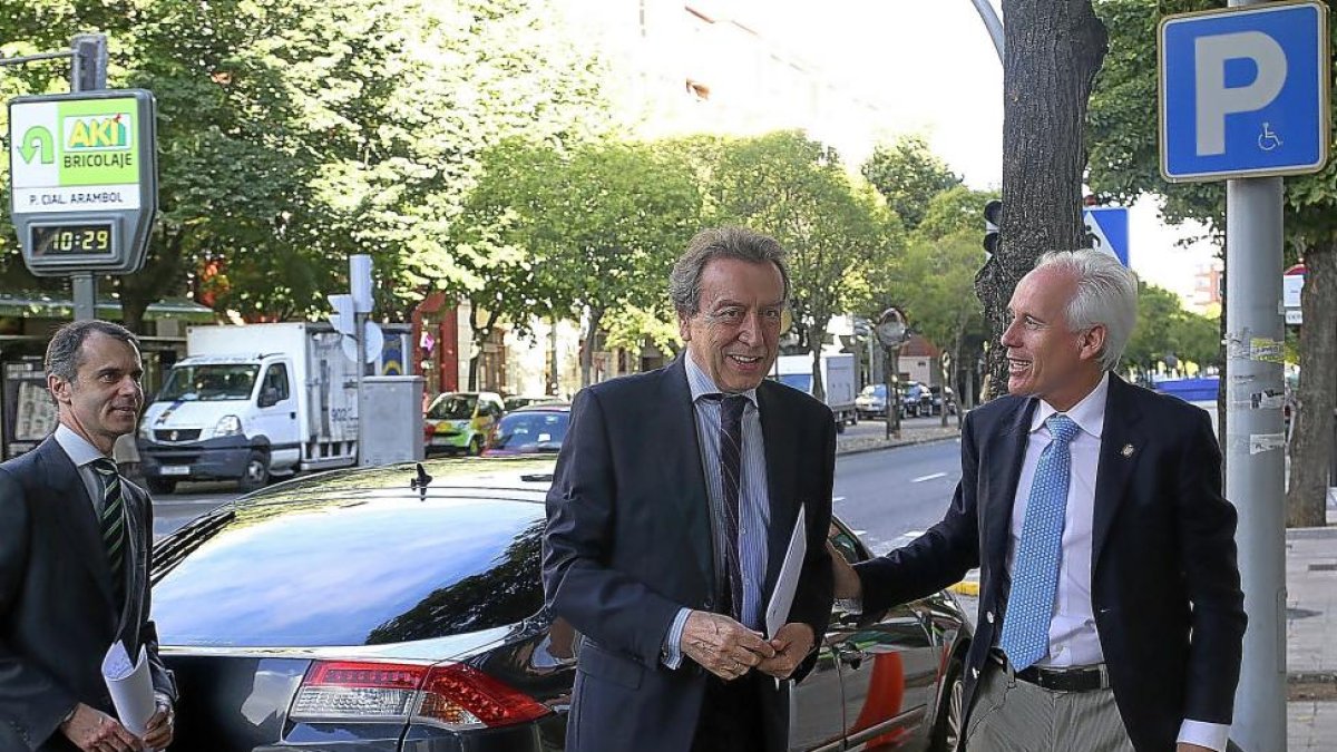 El vicepresidente de la Junta de Castilla y León, José Antonio de Santiago-Juárez, con el delegado de la Junta en Palencia.-ICAL