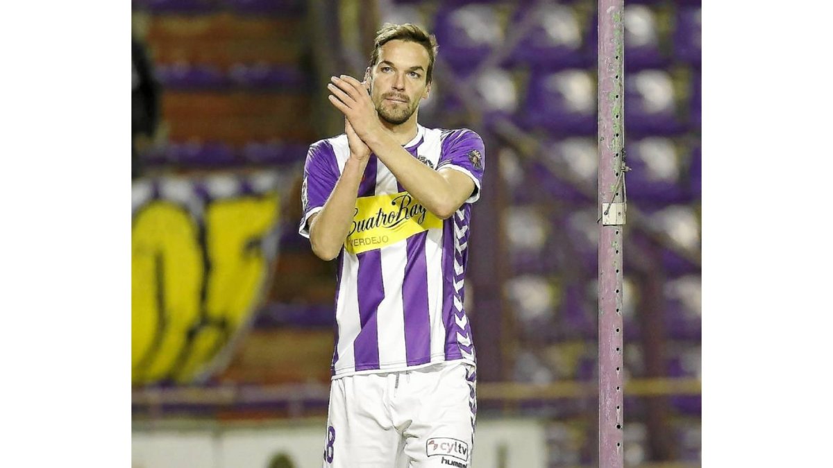 André Leão agradece el apoyo de la afición al ser sustituido-J.M.Lostau