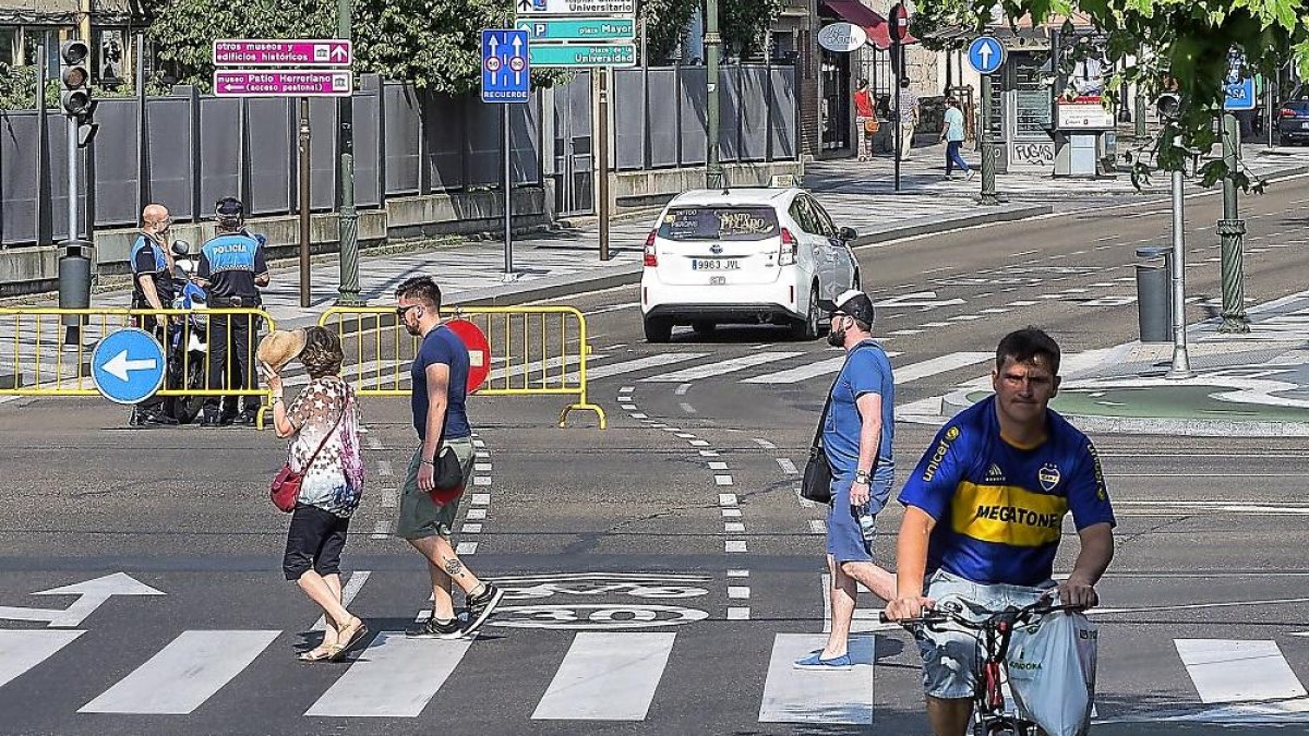 Tráfico cortado en el centro de la ciudad en una restricción por ozono.