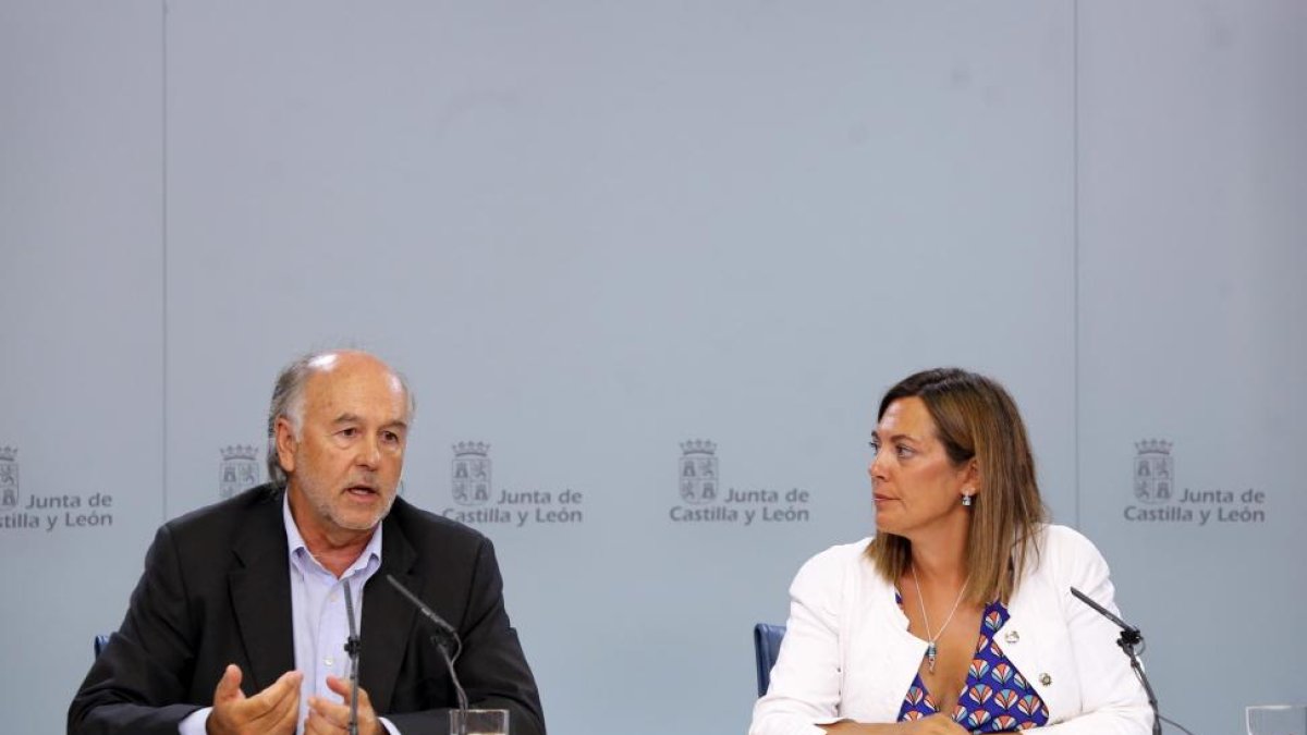 Rabanal y Marcos durante la comparecencia.-ICAL