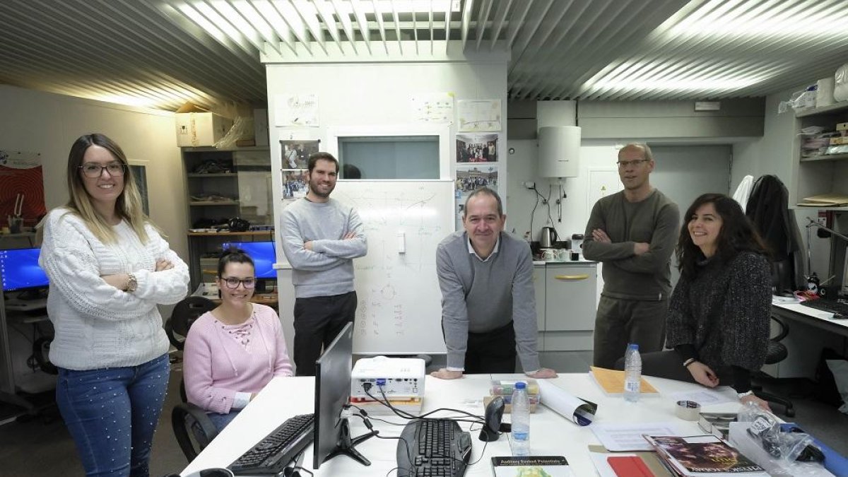 Miembros del laboratorio salmantino que participan en el proyecto.-REPORTAJE GRÁFICO: ENRIQUE CARRASCAL