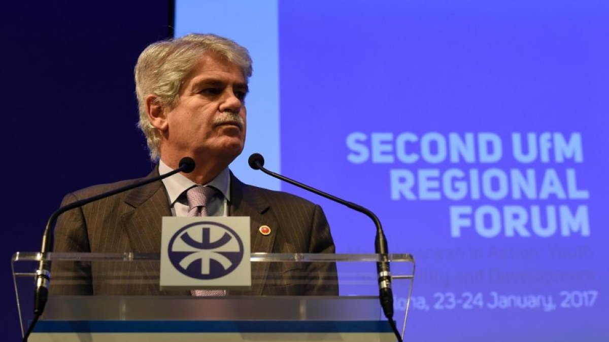 El ministro Dastis durante la rueda de prensa en el Segundo Foro Regional Euromediterráneo.-LLUIS GENÉ/ AFP