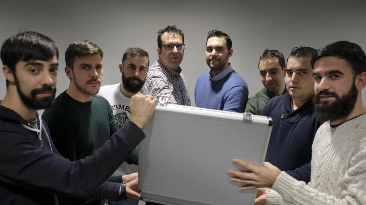 Investigadores de la Universidad de Salamanca que trabajan en el sistema de guiado de interiores-ENRIQUE CARRASCAL