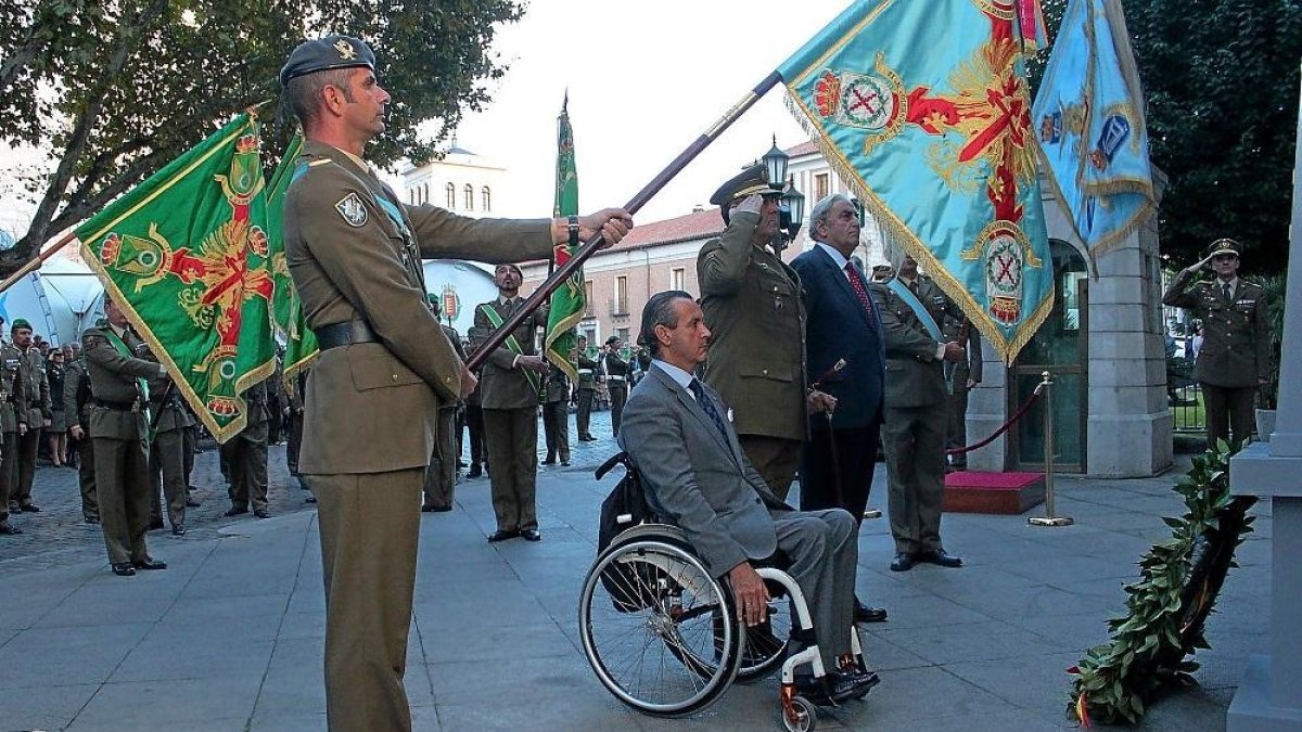El diputado Ignacio Tremiño, junto al presidente de Aspaym.-ICAL