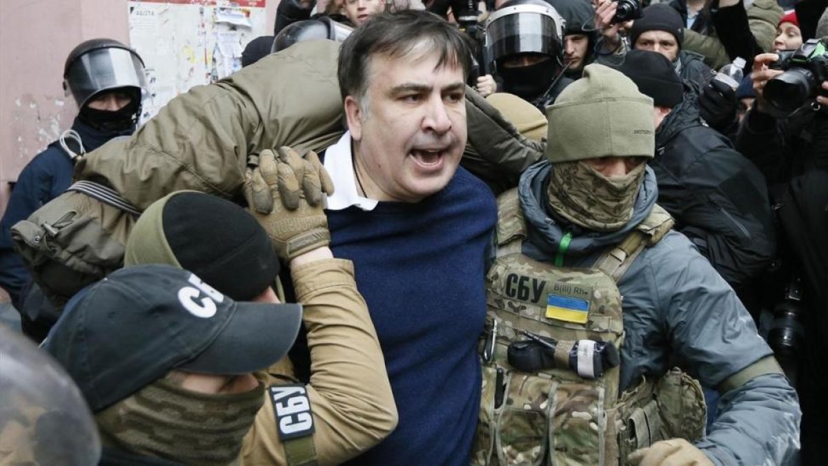 Momento del arresto de Saakashvili.-VALENTYN OGIRENKO / REUTERS