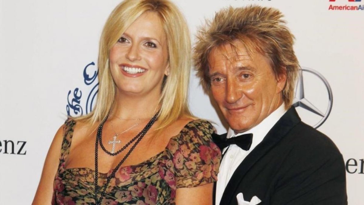 El cantante Rod Stewart y su mujer, la modelo Penny Lancaster.-REUTERS / FRED PROUSER