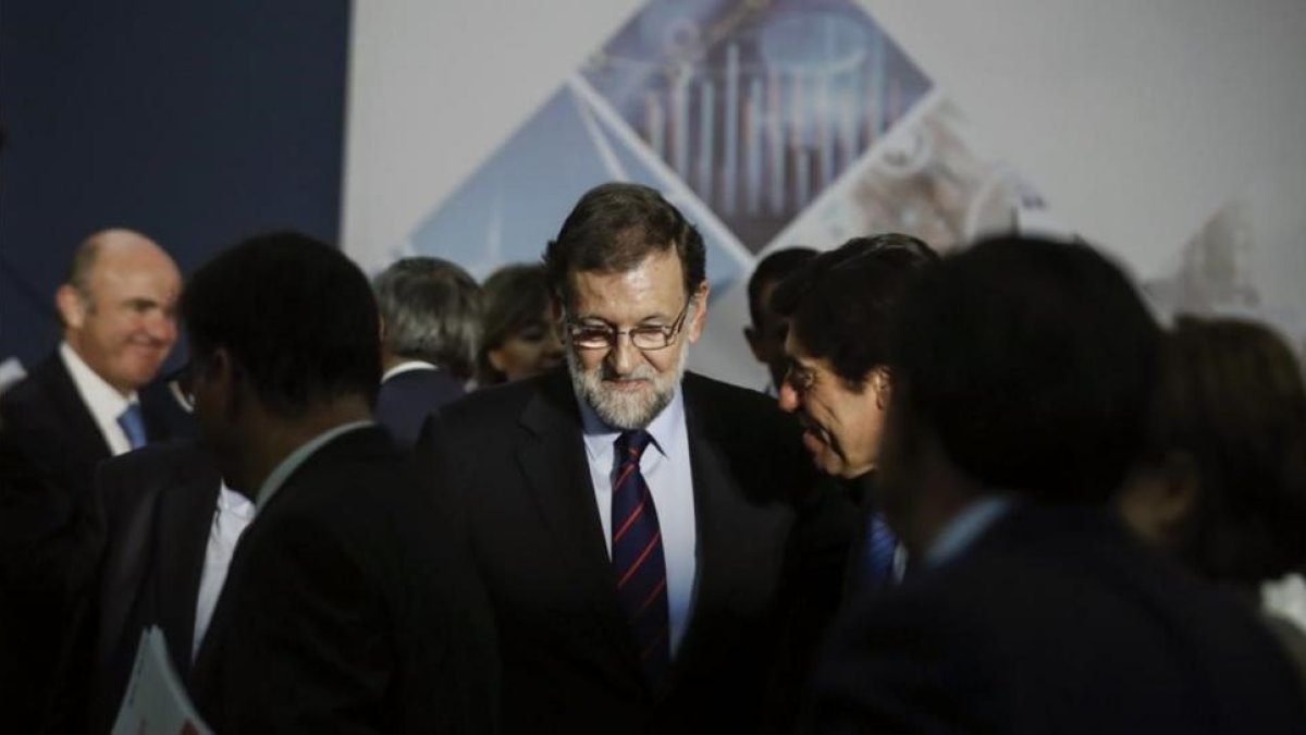 Mariano Rajoy, este miércoles a su llegada a la Cámara de Comercio.-EFE / EMILIO NARANJO