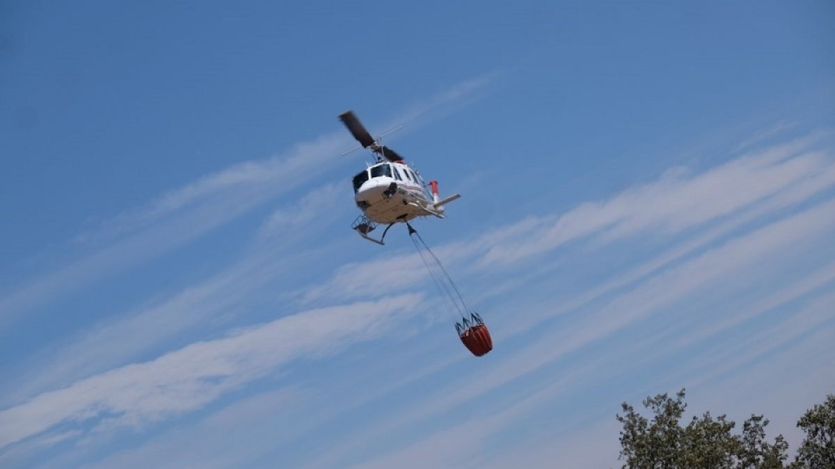 Un helicóptero de lucha contra incendios - EMERGENCIAS 1-1-2 CYL - Archivo