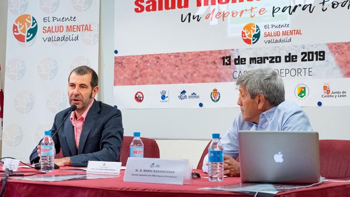David Espinar (RealValladolid) y Mario Barandiarán (VRAC) durante una de las ponencias.-REAL VALLADOLID
