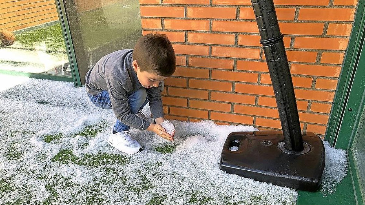 Tormenta de granizo en Arroyo de la Encomienda (Valladolid).-ICAL