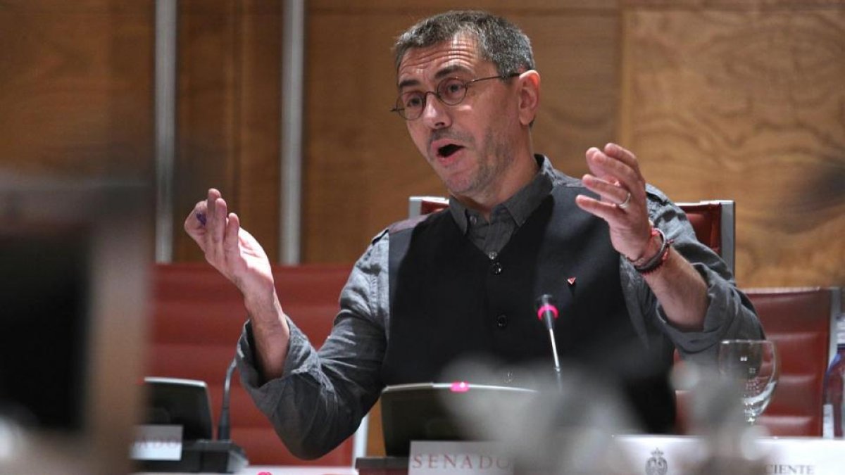 La comparecencia de Monedero se ha desarrollado en medio de continuas tensiones con el senador del PP, Luis Aznar.-DAVID CASTRO