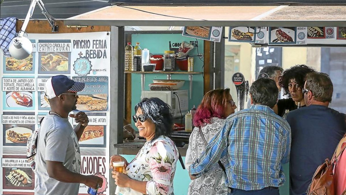 Caseta del bar ‘Gondomatik’ en la Feria de Día.-PABLO REQUEJO (PHOTOGENIC)