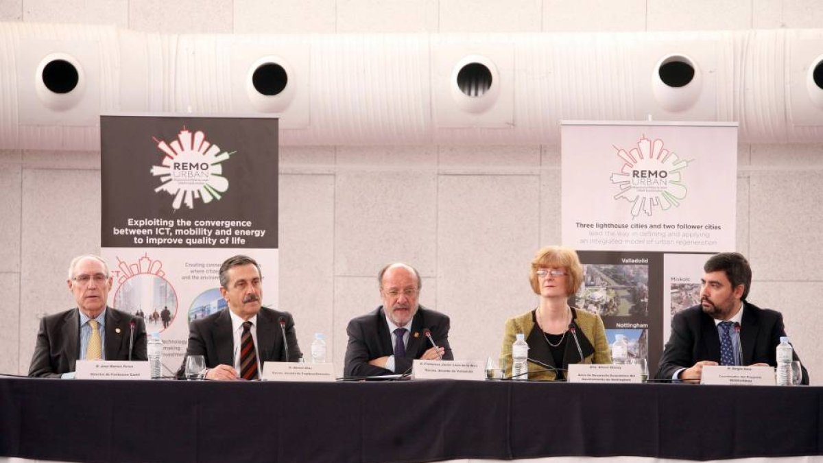 (De I a D), José Ramón Perán, director de la Fundación Cartif; Ahmet Ataç, alcalde de Tepebasi/Eskisehir; Javier León de la Riva, alcalde de Valladolid; Alison Stacey, responsable del Área de Desarrollo Económico del Ayuntamiento de Nottingham (Reino Unid-Ical