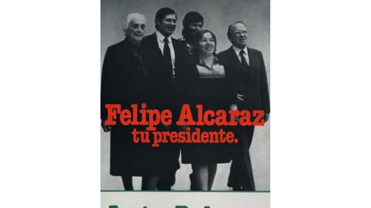 Felipe Alcaraz entre Dolores Ibárruri y Santiago Carrillo, entre otros, en el cartel del PCE para las elecciones andaluzas de 1982.-PCE