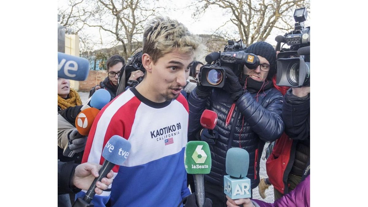 Los mensajes apuntan a Lucho como el interlocutor de la menor.-S. OTERO