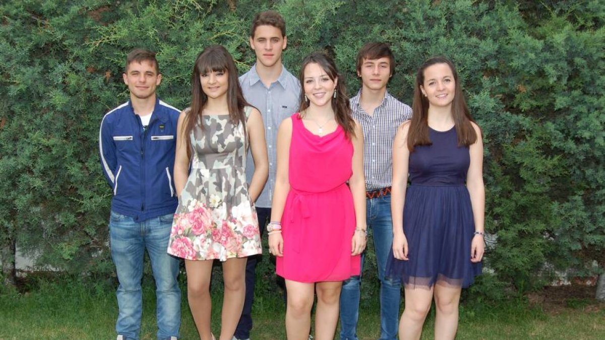 nrique Caballero, María Robles, Andrés Velasco, Laura Malfáz, Alberto Morán e Inés Hernández, reinas y acompañantes.-El Mundo