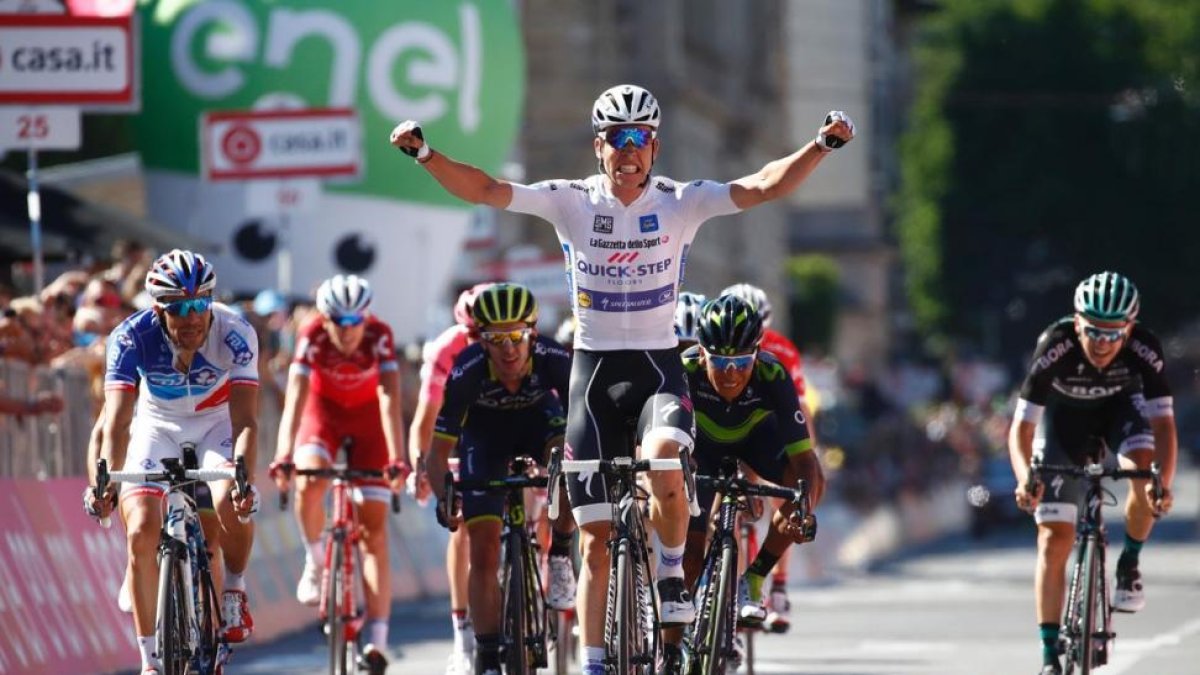 Bob Jungels se impone al esprint por delante de Nairo Quintana.-LUK BENIES