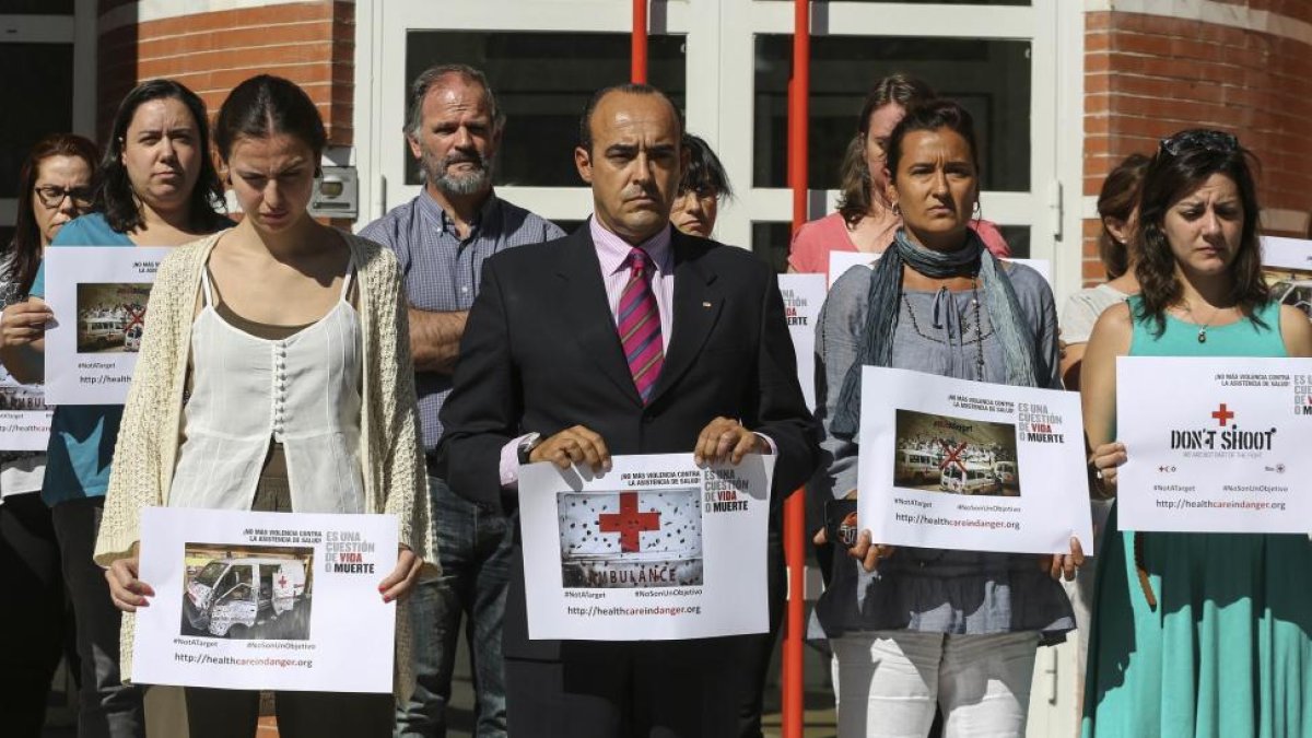 Cruz Roja Española convoca un minuto de silencio por la muerte de una cooperante en Afganistán.-ICAL
