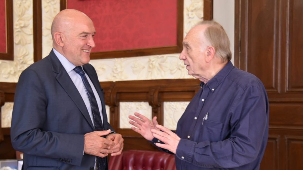 JesúsJulio Carnero y el presidente de la Academia de Cine, Fernando Méndez-Leite.- E.M.