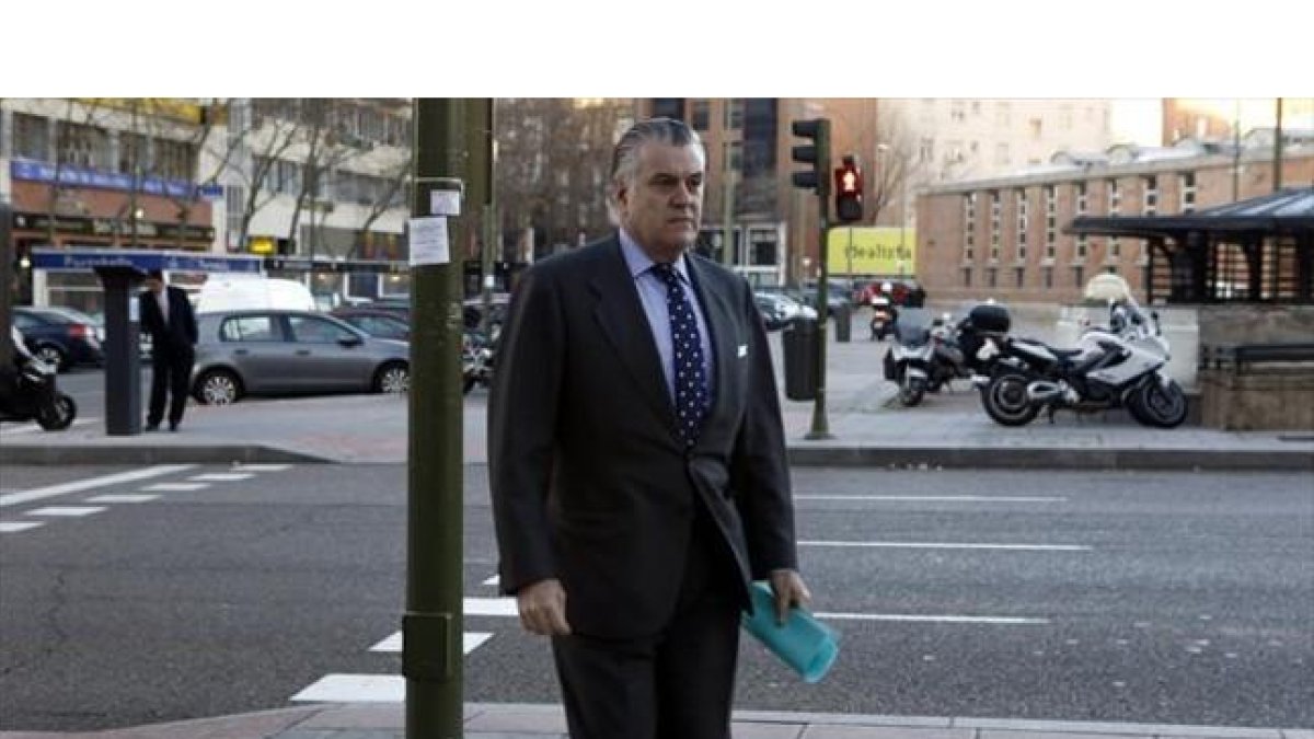 Bárcenas a su llegada a los juzgados de la plaza de Castilla de Madrid.-JOSÉ LUIS ROCA