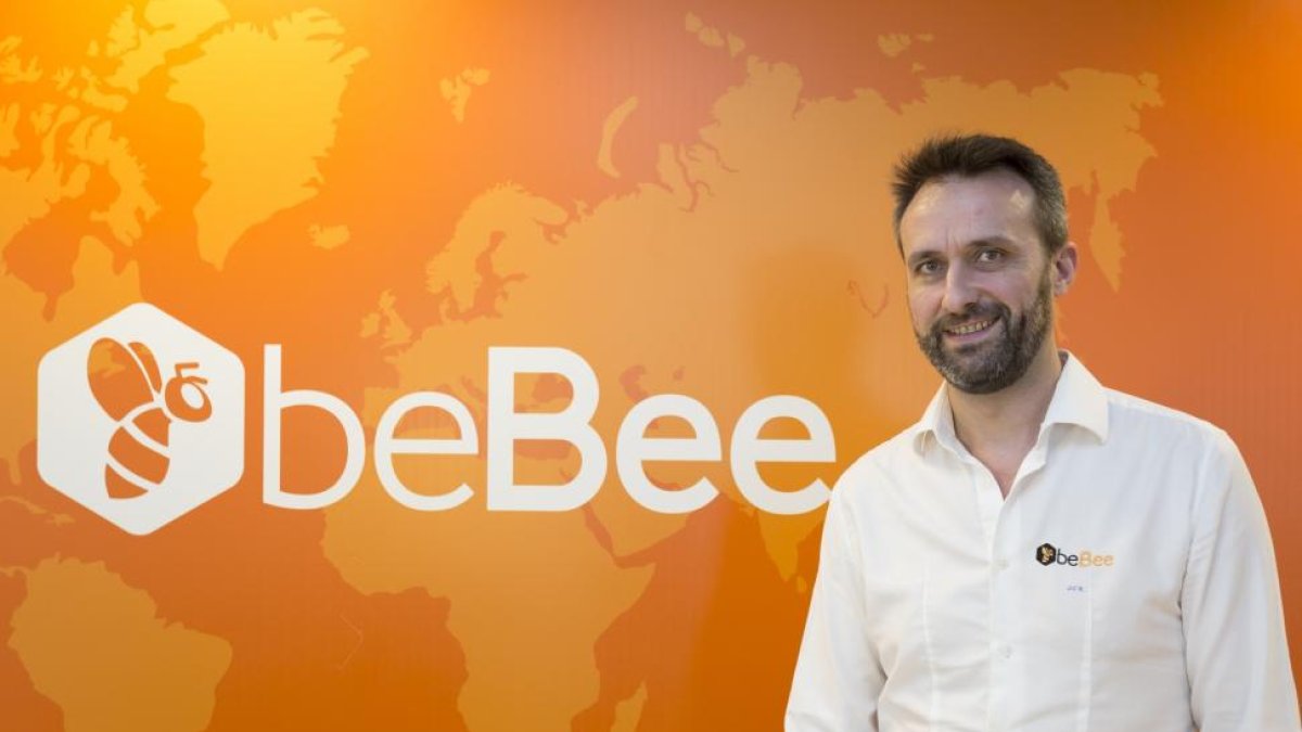 El mirandés Javier Cámara en las instalaciones de beBee en Madrid.-E.M.