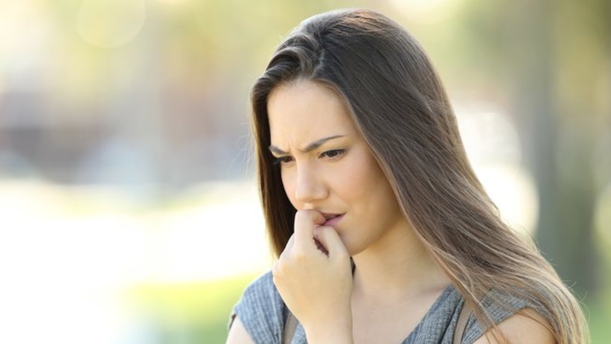 Una chica joven con inseguridad.-123RF