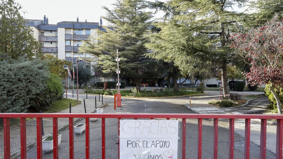 Fachada de la residencia de personas mayores de La Rubia, la cual depende de la Junta de Castilla y León. J.M. LOSTAU