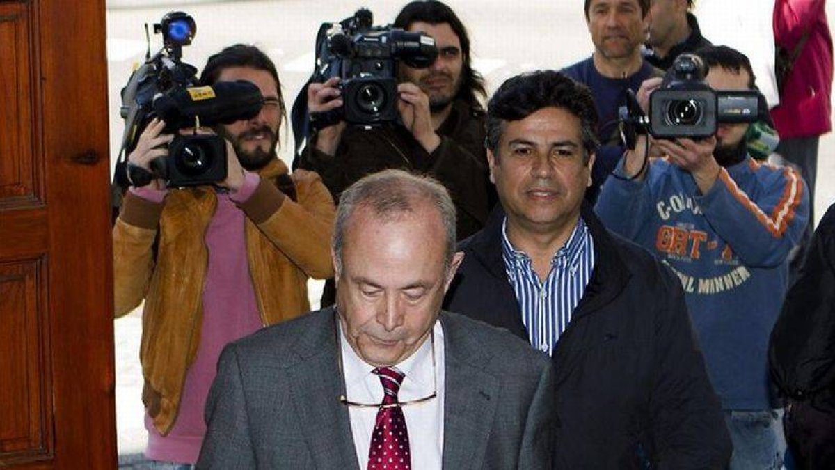 El juez instructor del 'caso Nóos', José Castro, a su entrada en los juzgados.-Foto: EFE / MONTSERRAT T. DÍEZ