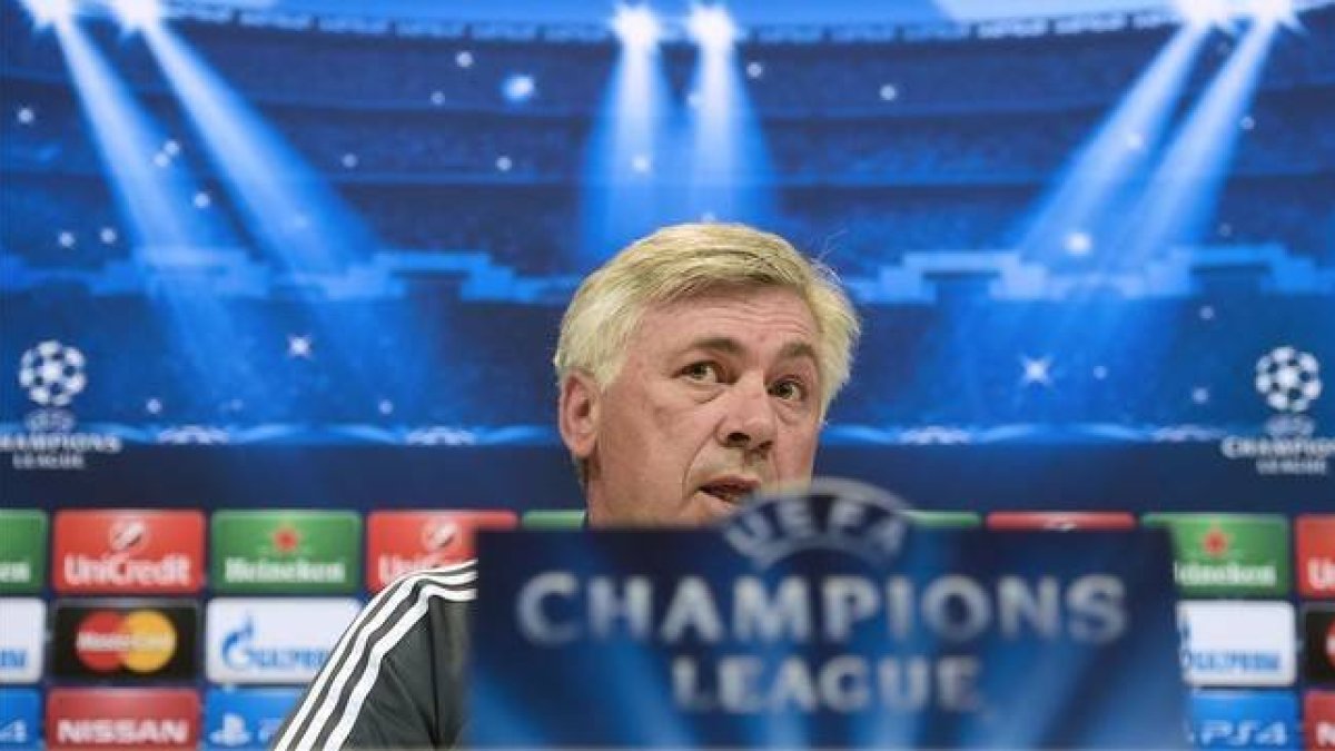 Carlo Ancelotti, durante la rueda de prensa en Valdebebas, este lunes.-AFP