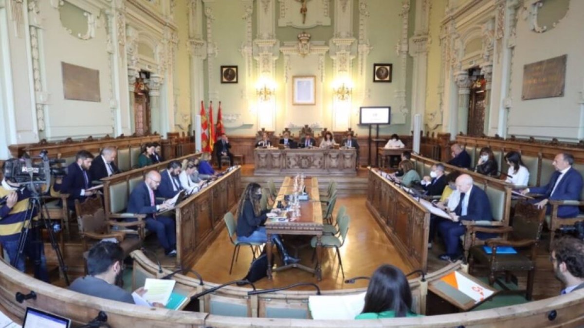 Sesión de pleno del Ayuntamiento de Valladolid, este miércoles. / E. PRESS